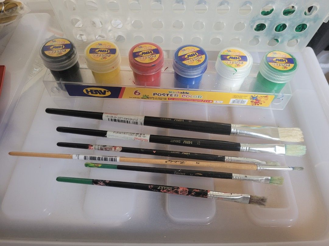 Poster paint and brushes (Category: Art & Prints) located in Cebu City. Submitted by looplerlex48824 (Listing ID 1394852566, Image 1). Description: - Take all for 120 - All from national bookstore - Red, blue, and green has been used (mostly red) while the others are almost still full .
