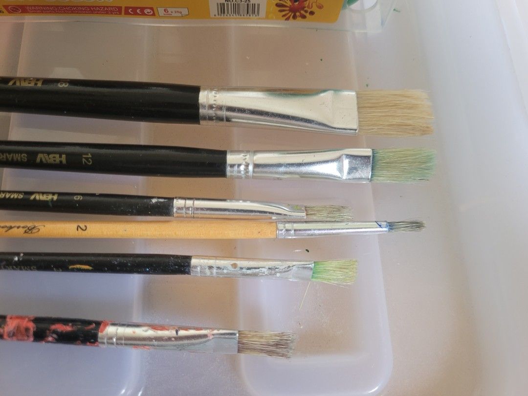Poster paint and brushes (Category: Art & Prints) located in Cebu City. Submitted by looplerlex48824 (Listing ID 1394852566, Image 2). Description: - Take all for 120 - All from national bookstore - Red, blue, and green has been used (mostly red) while the others are almost still full .