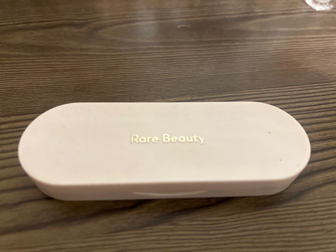 Rare beauty eyeshadow palettr (Category: Makeup) located in Manila. Submitted by elizabeth10286 (Listing ID 1394920925, Image 1). Description: Hindi pala ako marunong mag eye shadow.