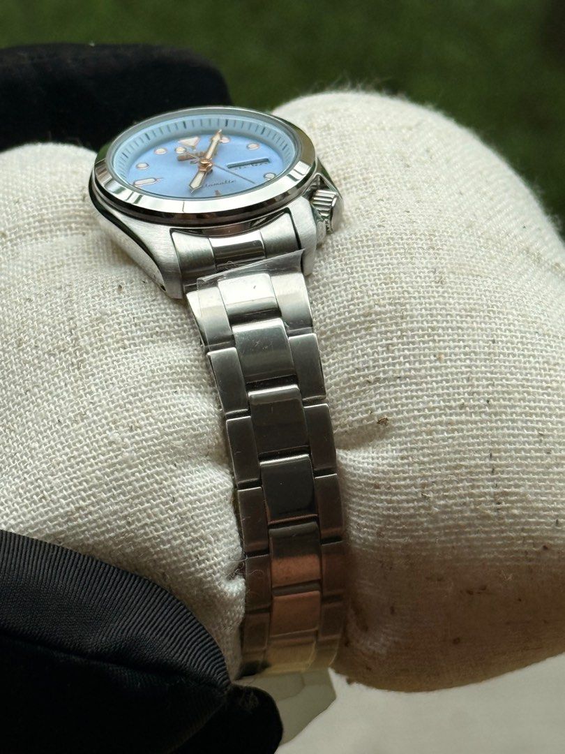 Seiko 5 SKX SRRA001 JDM (Category: Women's Watches) located in Mandaluyong City. Submitted by strike77 (Listing ID 1394865620, Image 2). Description: Seiko 5 SKX SRRA001 JDM LADIES WATCH BRAND NEW PRICE: 17,000 PHP CONDITION: 10/10 • Brand new unused with plastics still intact PACKAGE: • Seiko double box • Warranty card and tag • Watch itself with complete links SPECS: • 2R06 automatic movement • Hardlex crystal • 28 mm diameter • 11.2 mm case th