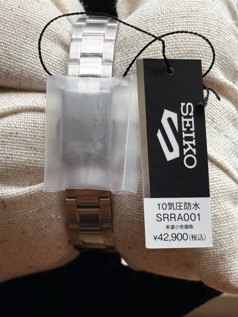 Seiko 5 SKX SRRA001 JDM (Category: Women's Watches) located in Mandaluyong City. Submitted by strike77 (Listing ID 1394865620, Image 3). Description: Seiko 5 SKX SRRA001 JDM LADIES WATCH BRAND NEW PRICE: 17,000 PHP CONDITION: 10/10 • Brand new unused with plastics still intact PACKAGE: • Seiko double box • Warranty card and tag • Watch itself with complete links SPECS: • 2R06 automatic movement • Hardlex crystal • 28 mm diameter • 11.2 mm case th