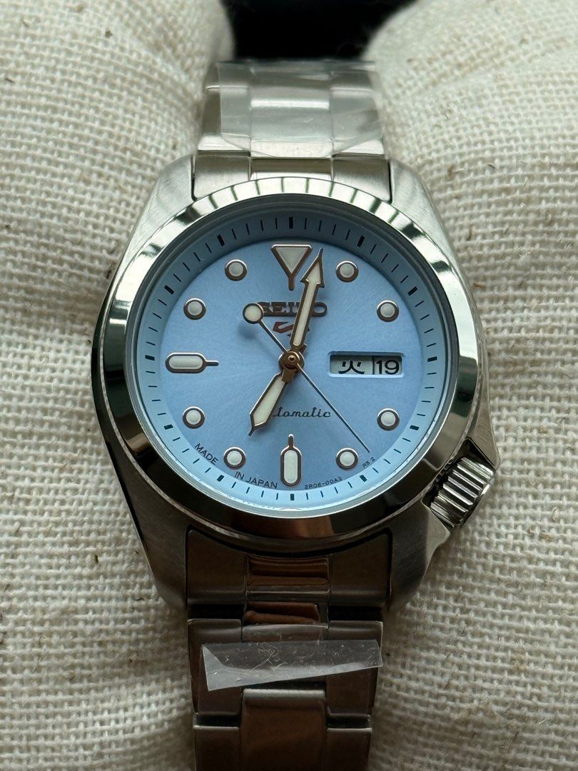 Seiko 5 SKX SRRA001 JDM (Category: Women's Watches) located in Mandaluyong City. Submitted by strike77 (Listing ID 1394865620, Image 1). Description: Seiko 5 SKX SRRA001 JDM LADIES WATCH BRAND NEW PRICE: 17,000 PHP CONDITION: 10/10 • Brand new unused with plastics still intact PACKAGE: • Seiko double box • Warranty card and tag • Watch itself with complete links SPECS: • 2R06 automatic movement • Hardlex crystal • 28 mm diameter • 11.2 mm case th