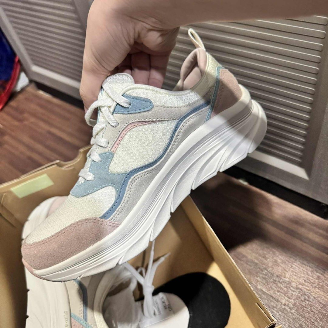 Sketchers - woman (Category: Sneakers) located in Manila. Submitted by danix2424 (Listing ID 1394864082, Image 3). Description: Onhand Decluttering Brandnew with box Wrong size Tondo manila .