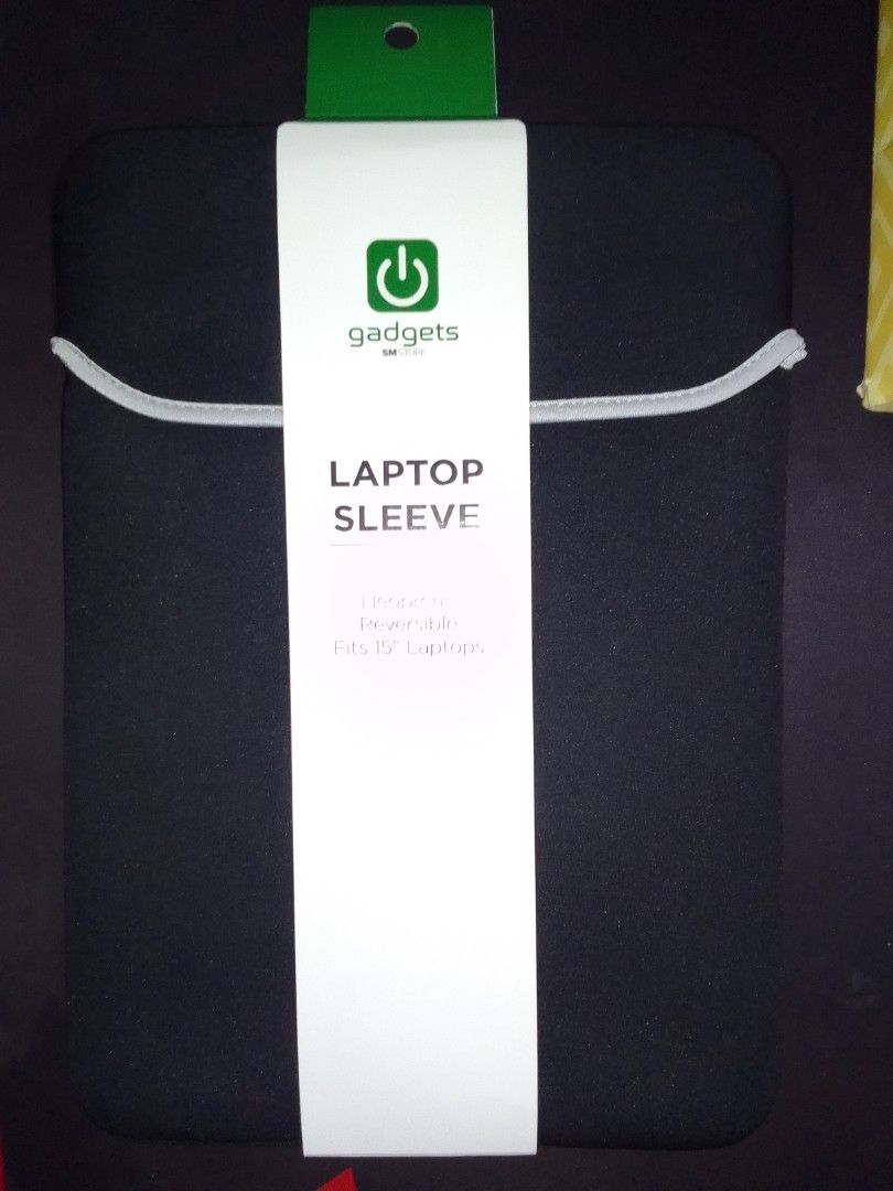 SM Store Gadgets Laptop Sleeve Reversible Design (Category: Laptop Bags & Sleeves) located in Baguio. Submitted by eskimoprime (Listing ID 1394944830, Image 1). Description: Notes: - SM Store Gadgets Laptop Sleeve - Reversible design - Fits 15" laptops - Made of Neoprene.