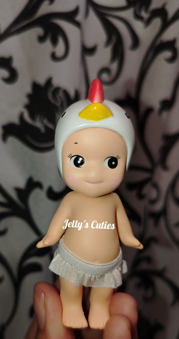 Sonny Angel Cockerel/ Chicken (Top grade) (Category: Designer & Blind Box Toys) located in Mandaluyong City. Submitted by strawbbbji (Listing ID 1394867238, Image 1). Description: Fake!! So expect po na may major manu defect pero cutie pa rin naman hehe.