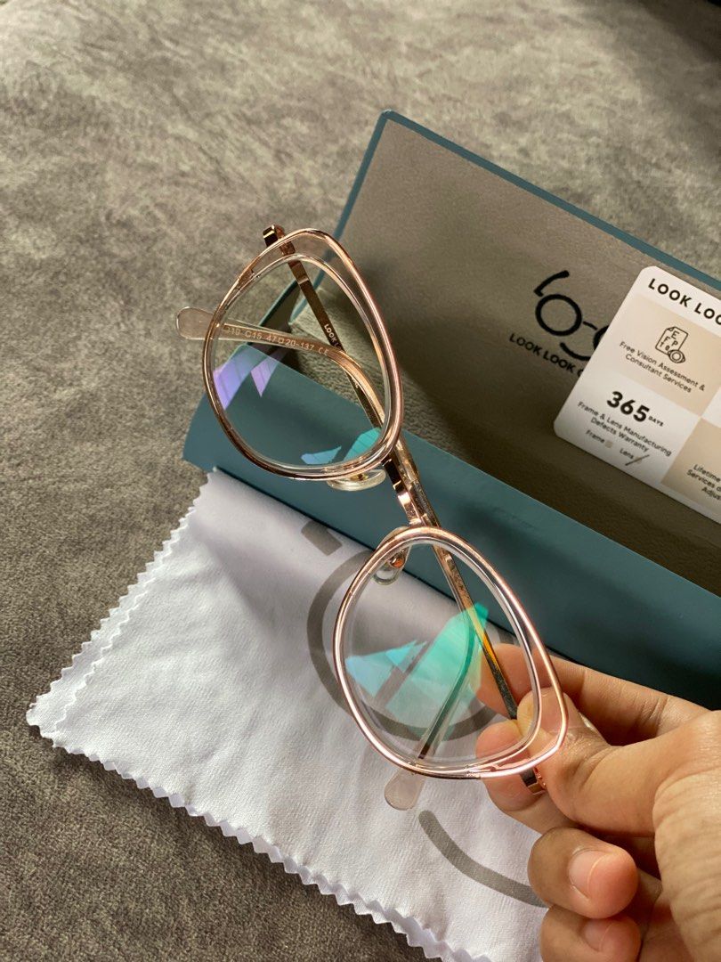 Spectacles (Category: Sunglasses & Eyewear) located in Bandar Hilir. Submitted by hajarahaman (Listing ID 1394869203, Image 3). Description: Dah siap power 150. Pakai seminggu lebih je. Reasons nak tukar frame lain. Ada resit. Free postage.