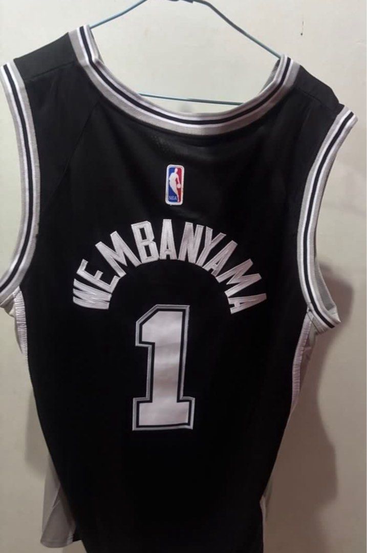 Spurs Basketball Jersey $22 (Category: Activewear) located in Singapore. Submitted by jshahajs (Listing ID 1394952260, Image 2). Description: Length Ard 78cm.