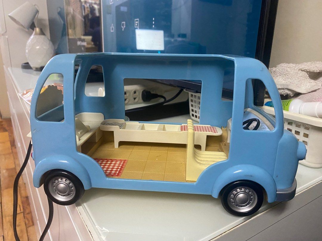 SYLVANIAN FAMILIES FISH & CHIPS VAN CAR LIMITED EDITION - Preloved / Selling As Is - No Accessories (Category: Vehicle & Diecast Models) located in Manila. Submitted by madmaxshop (Listing ID 1394820375, Image 2). Description: .