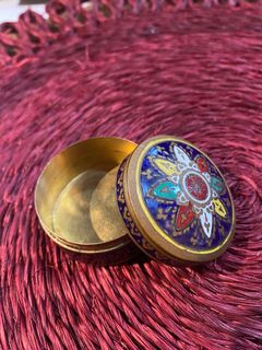 (Category: ) located in . Submitted by thriftteata (Listing ID 1394884982, Image 1). Description: .