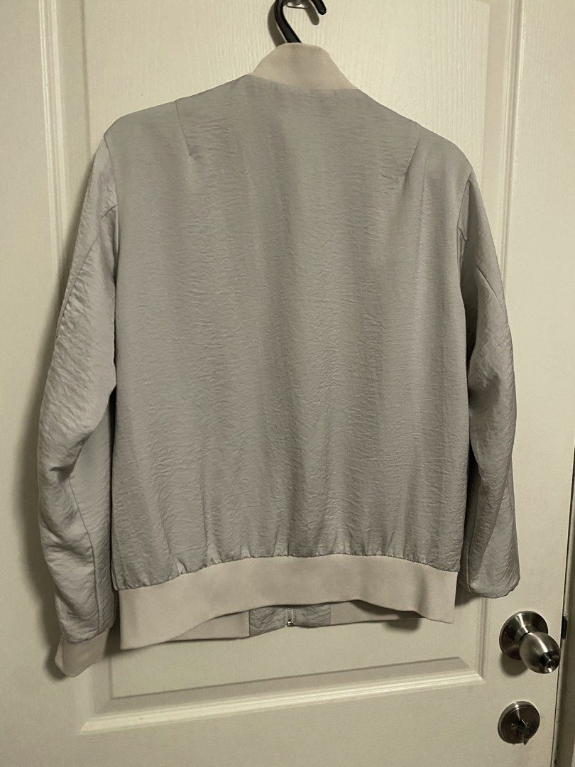Uniqlo Gray Womens Bomber Jacket Size L (Category: Coats, Jackets and Outerwear) located in Quezon City. Submitted by kumamon31 (Listing ID 1394930945, Image 3). Description: Uniqlo Gray Womens Bomber Jacket Size L 20in width armpit to armpit.