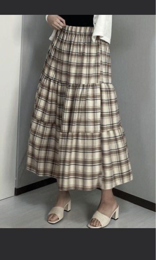 Uniqlo tiered skirt (Category: Skirts) located in San Pedro. Submitted by justmie (Listing ID 1394787971, Image 3). Description: .