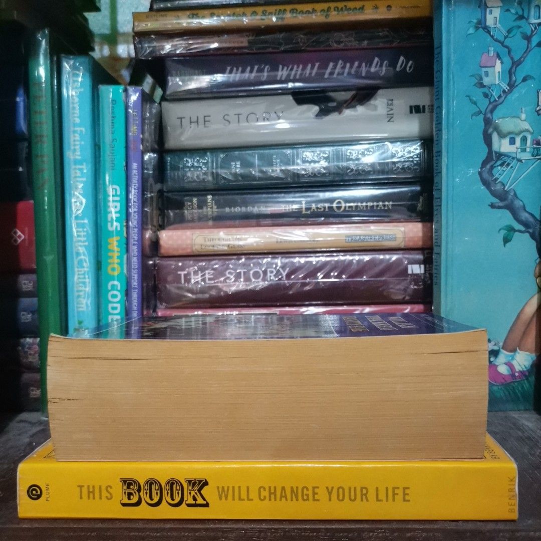 [VINTAGE, 1983] Vanity Fair by William Makepeace Thackeray [authentic] (Category: Storybooks) located in Zamboanga. Submitted by papelatpangarap (Listing ID 1394808071, Image 3). Description: .