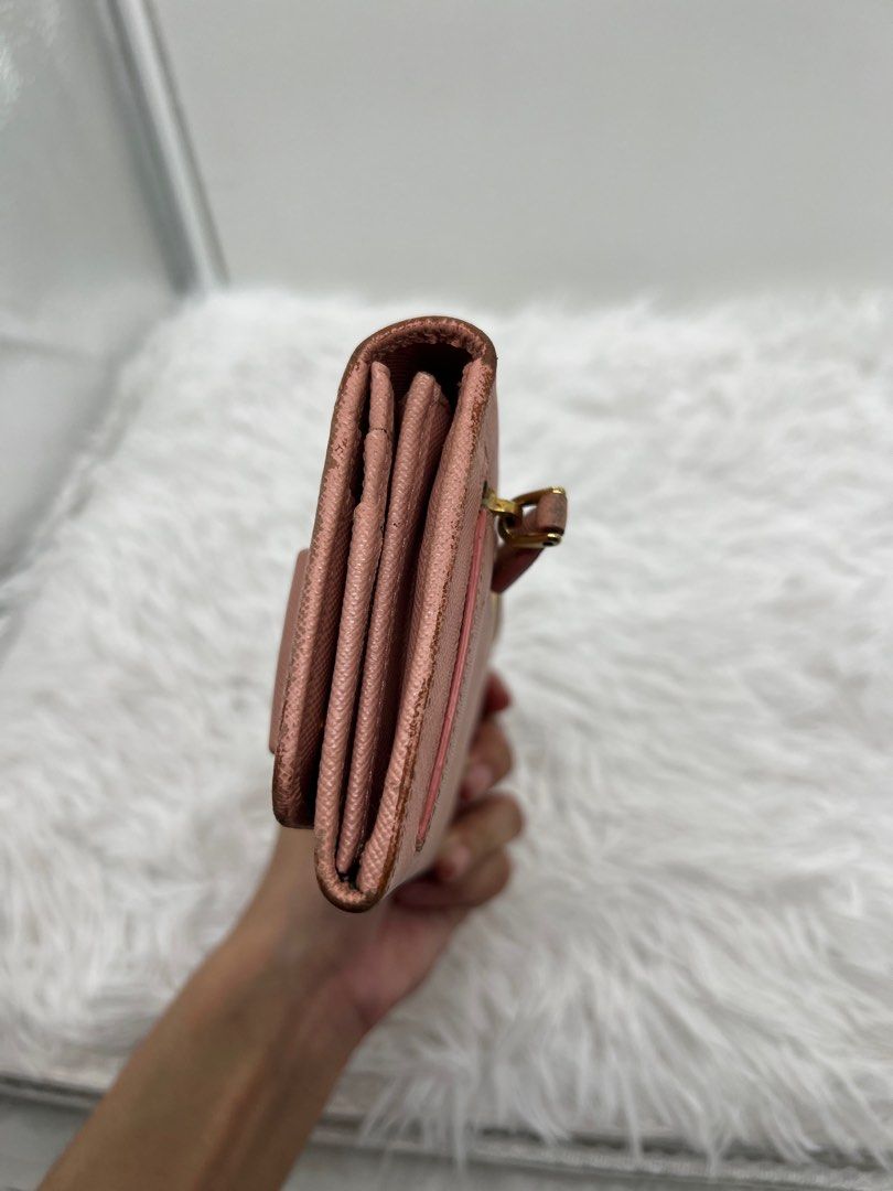 Vintage Prada Soft pink bow long wallet (Category: Wallets & Card holders) located in Kawit. Submitted by aellavier2 (Listing ID 1394957598, Image 2). Description: og preloved, signs of use.