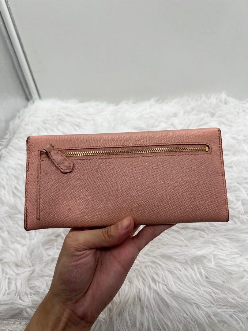Vintage Prada Soft pink bow long wallet (Category: Wallets & Card holders) located in Kawit. Submitted by aellavier2 (Listing ID 1394957598, Image 3). Description: og preloved, signs of use.