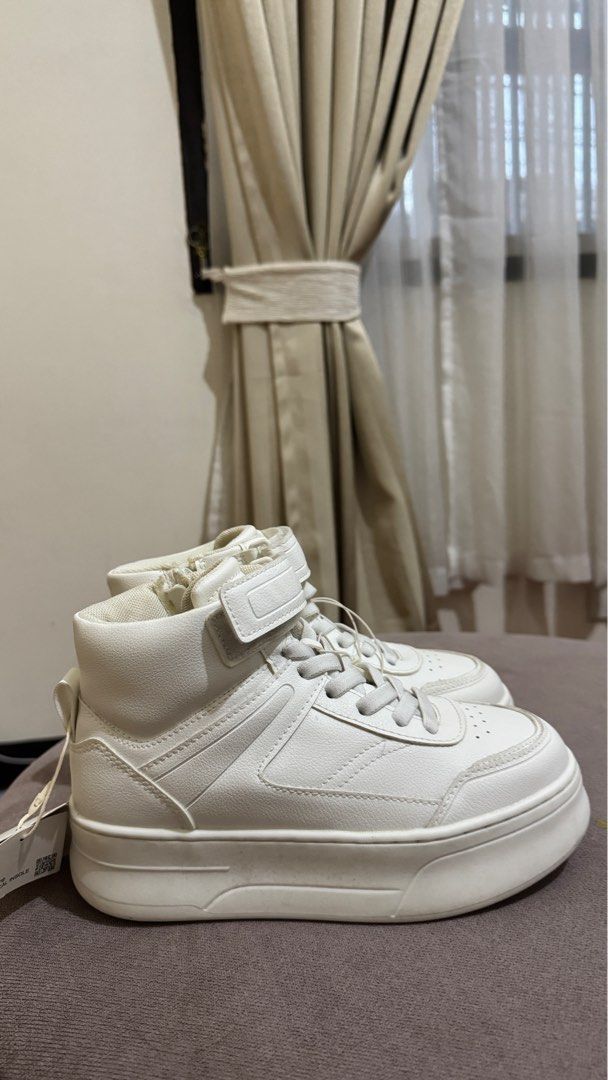 Zara boots (Category: Babies & Kids Fashion) located in Makati City. Submitted by thriftyfive (Listing ID 1394882377, Image 2). Description: .