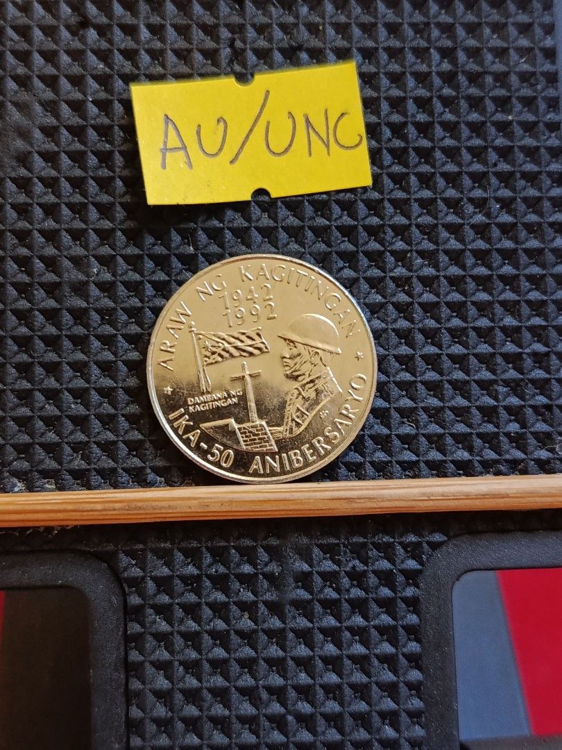1992 Kagitingan Commemorative Coin (Category: Currency) located in Pateros City. Submitted by CaesarCoin (Listing ID 1395093392, Image 1). Description: Price: 90 pesos Condition: AU / UNC Fix Price po.. Available gat naka post Additional 150 pesos for shipping JRS Express kahit ilang Coin bilhin 150 pesos lang ang Shipping Payment Method Gcash to Gcash.