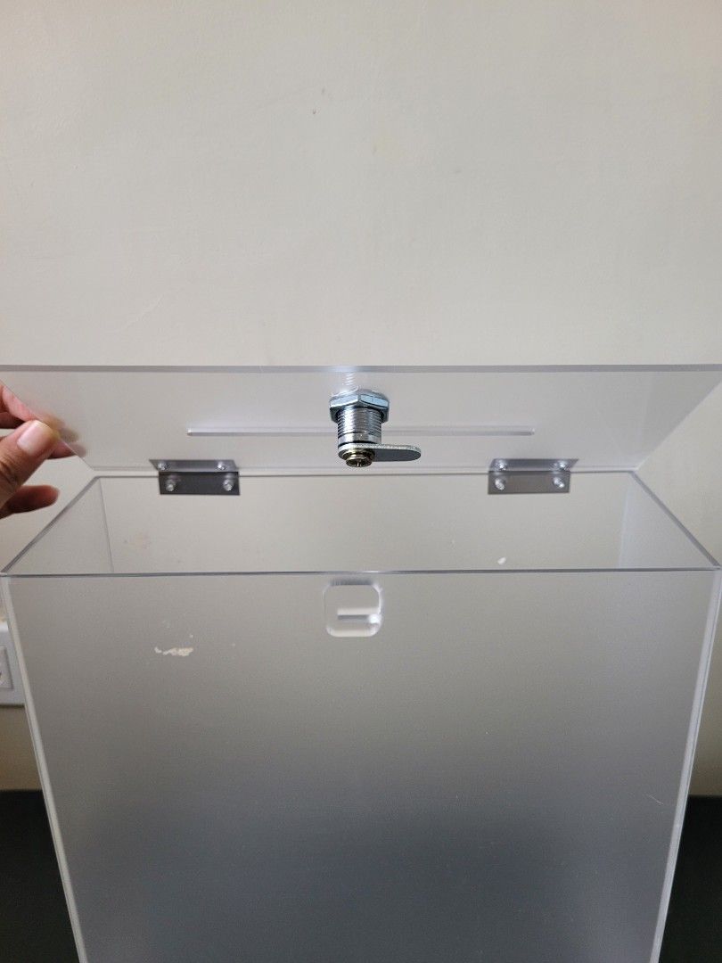 Frosted Acrylic Storage Box with Lock (Category: Storage Boxes & Baskets) located in Los Banos. Submitted by momo_mono (Listing ID 1394984806, Image 2). Description: - Secure acrylic storage box - Features a lock for added security - Easy-open hinges - Frosted finish for privacy - Sturdy and functional design - Simple, clean aesthetic - Suitable for various items - 25 x 25 x 10 cm (Length x Height x Width) used only once as my money box during my