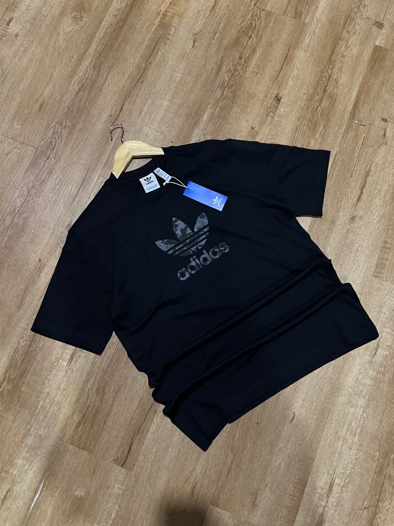 Adidas camo (Category: Tshirts & Polo Shirts) located in Machang. Submitted by 3layer (Listing ID 1395155195, Image 1). Description: item👕: Adidas camo 🔘pit 21 labuh 28 🔘brand new.