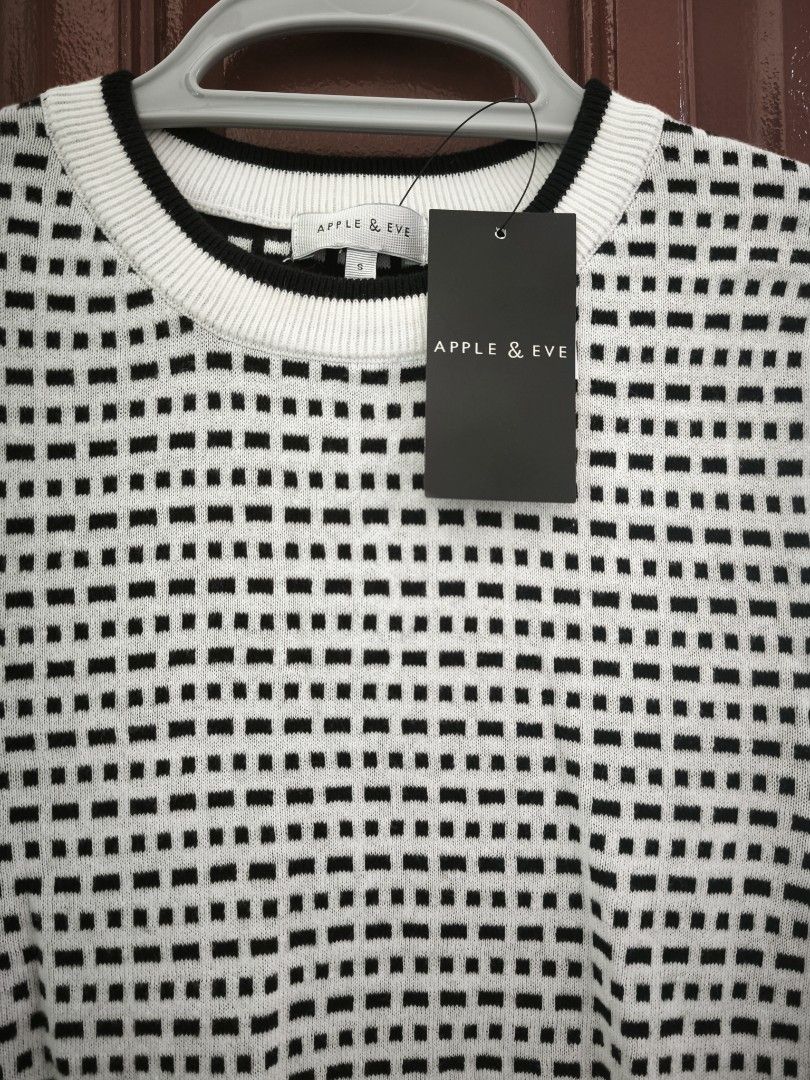 Apple & Eve Black and White Top (Category: Blouses) located in Legazpi City. Submitted by fhlorms (Listing ID 1395122125, Image 3). Description: New Apple & Eve top in size M. Features a black and white checkered pattern, short sleeves, and a round neckline with black trim. Made of knit material..