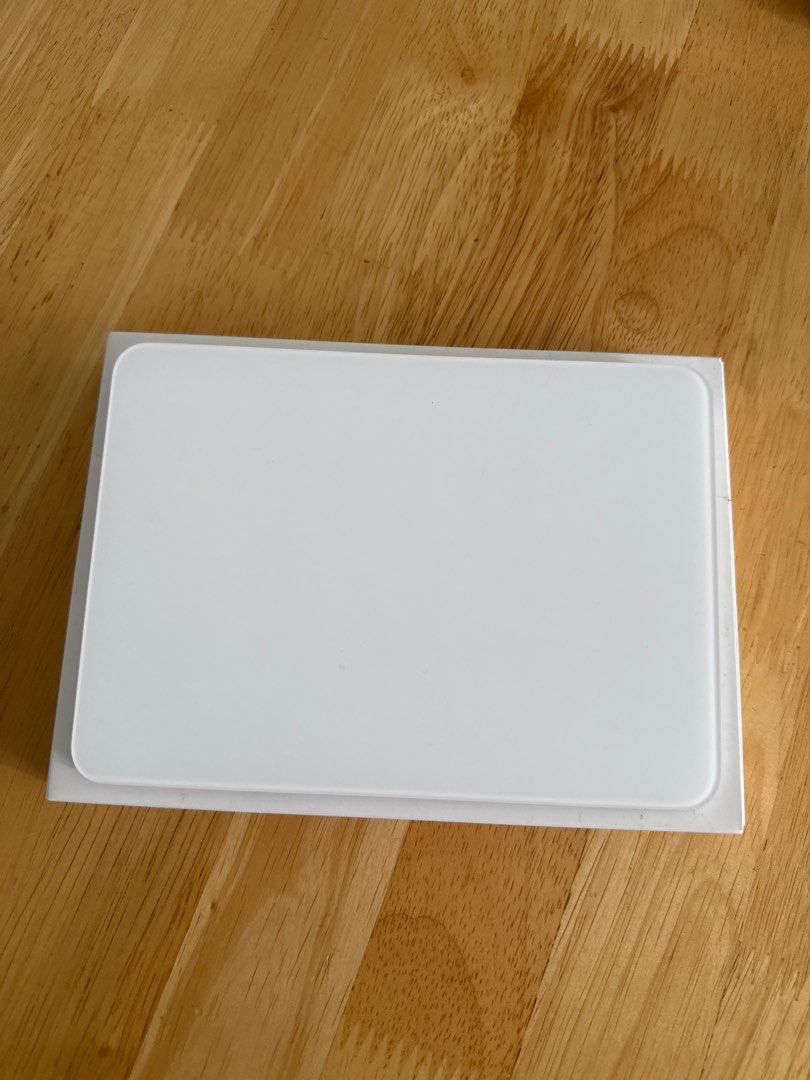 Apple Magic Trackpad - White - Lighting Cable