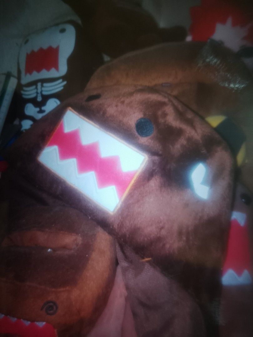 Assorted Domo-kun Collections (Category: Vintage Collectibles) located in Cainta. Submitted by mydailyell25316 (Listing ID 1394977338, Image 1). Description: For sale : Assorted Domo Kun Collections Price Range : 250-1000 *May per piece, Bundle, Set Price or pwede din take all *Item Condition: some might have minimal dents Message me for Photos & Price. Thanks.