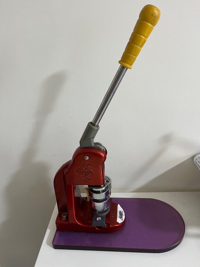 Batch maker (Category: Everything Else) located in Singapore. Submitted by leechng (Listing ID 1395065779, Image 2). Description: Batch maker together with a couple of hundreds batches . Never been used .