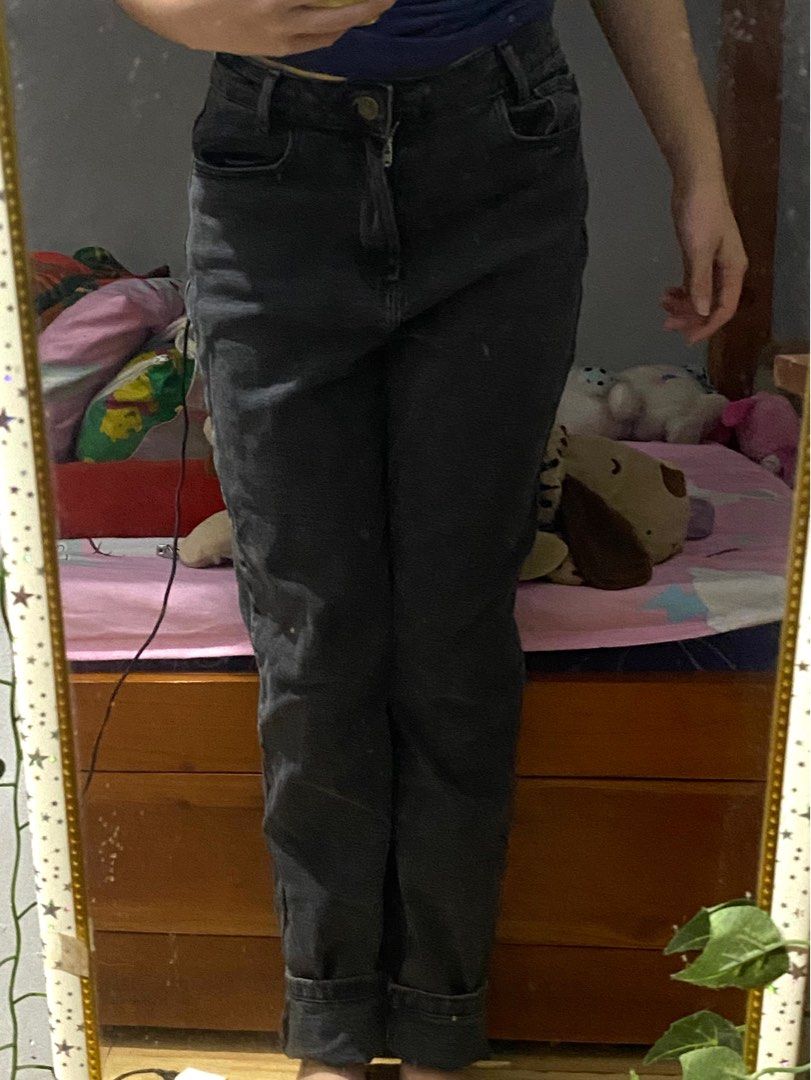 Black Mom / Straight Cut Denim Jeans (Category: Jeans) located in Batangas. Submitted by daefloress (Listing ID 1395127673, Image 2). Description: size: waist: 29, length 38 shipping on weekdays only thru j&t payo location: san jose, batangas.