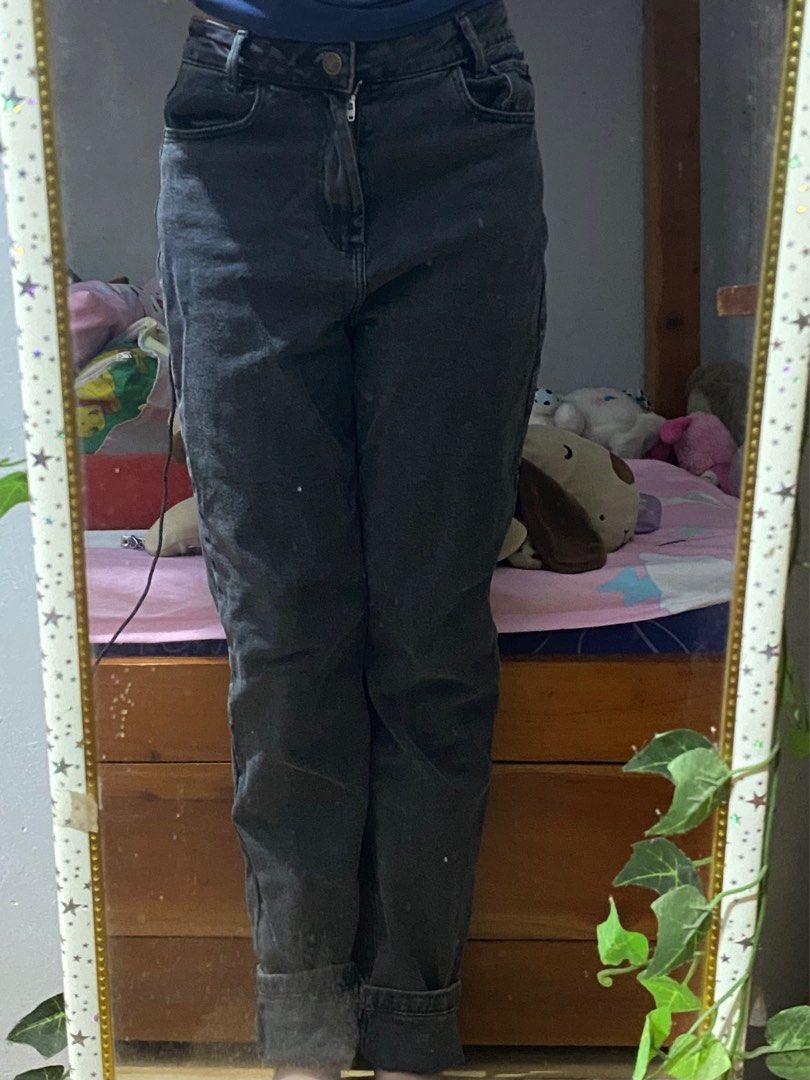 Black Mom / Straight Cut Denim Jeans (Category: Jeans) located in Batangas. Submitted by daefloress (Listing ID 1395127673, Image 1). Description: size: waist: 29, length 38 shipping on weekdays only thru j&t payo location: san jose, batangas.