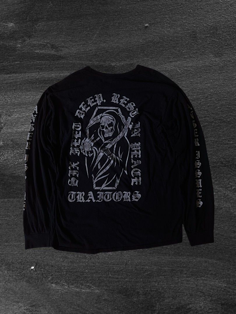 Black Graphic Long Sleeve Shirt (Category: Tshirts & Polo Shirts ) located in Manila. Submitted by gazer2718 (Listing ID 1395073576, Image 1). Description: Gildan Longsleeve ‎Length-29 ‎Width-22.