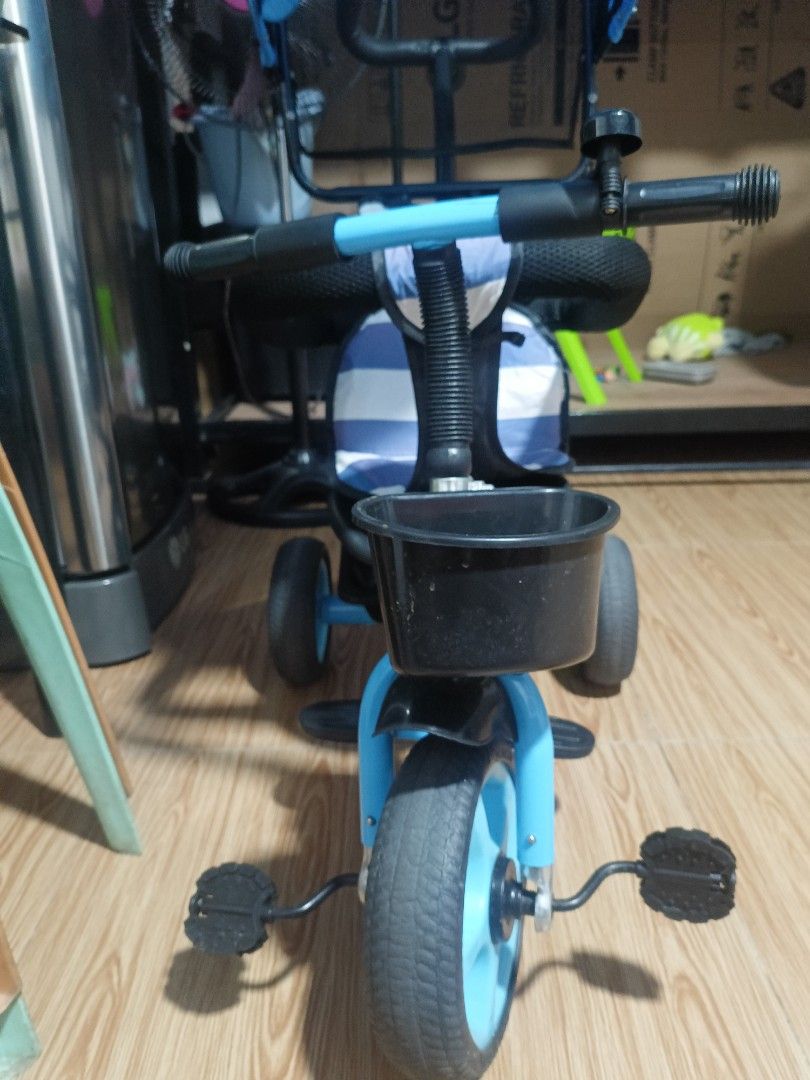 Blue Tricycle with Canopy (Category: Strollers) located in Rizal. Submitted by reignluka (Listing ID 1395103997, Image 2). Description: For Sale bicycle/stroller lang namen nung july di na magamit kasi 3rd floor ung bahay namen negotiable pa po magugustuhan ng mga bata pang gala.🙏💯😊 Pm lang po salamt mam.
