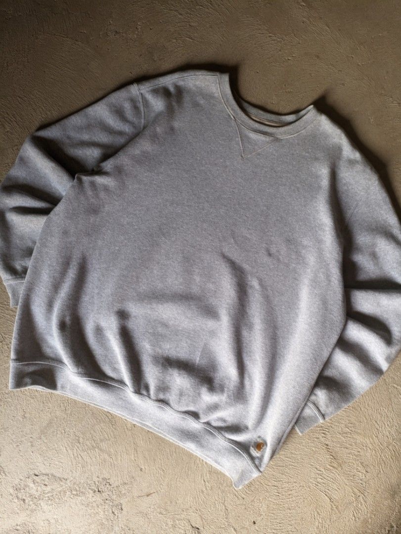 Carhartt Grey Crewneck (Category: Coats, Jackets and Outerwear) located in Tagum. Submitted by damnedthrift (Listing ID 1392067019, Image 1). Description: ‼️Negotiable‼️ L31 W26 Authentic/Legit Size XL Color rate: 9.5/10 Condition: 9.5/10 Overall almost brand new, flawless and tight ribbings.