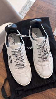 (Category: ) located in . Submitted by nineteen.wardrobe (Listing ID 1395112463, Image 1). Description: .