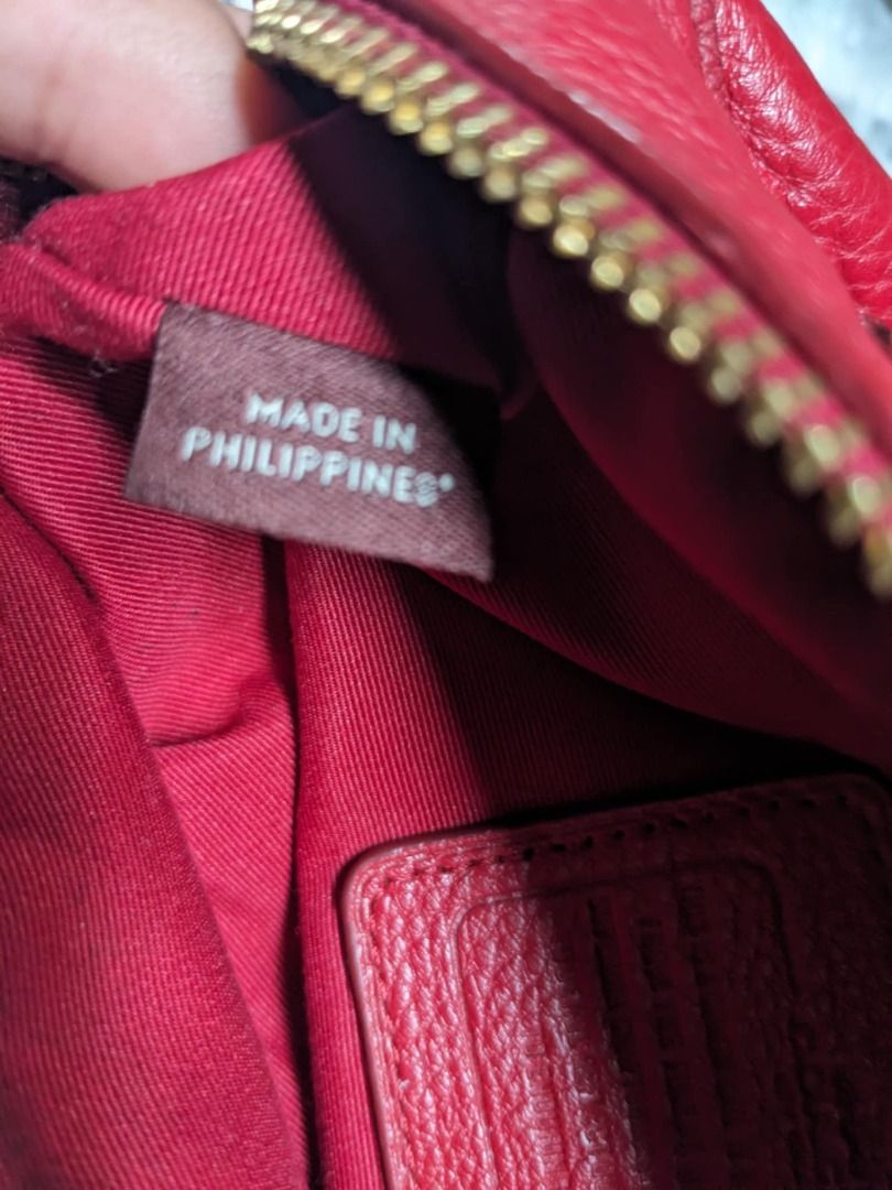 Coach mini benette satchel shoulder red bag with strap (Category: Luxury Bags & Wallets) located in San Carlos. Submitted by khaisser07 (Listing ID 1395021380, Image 2). Description: - Authentic Coach handbag, excellent condition Price 3500.