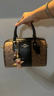(Category: ) located in . Submitted by Mineee (Listing ID 1395105246, Image 1). Description: .
