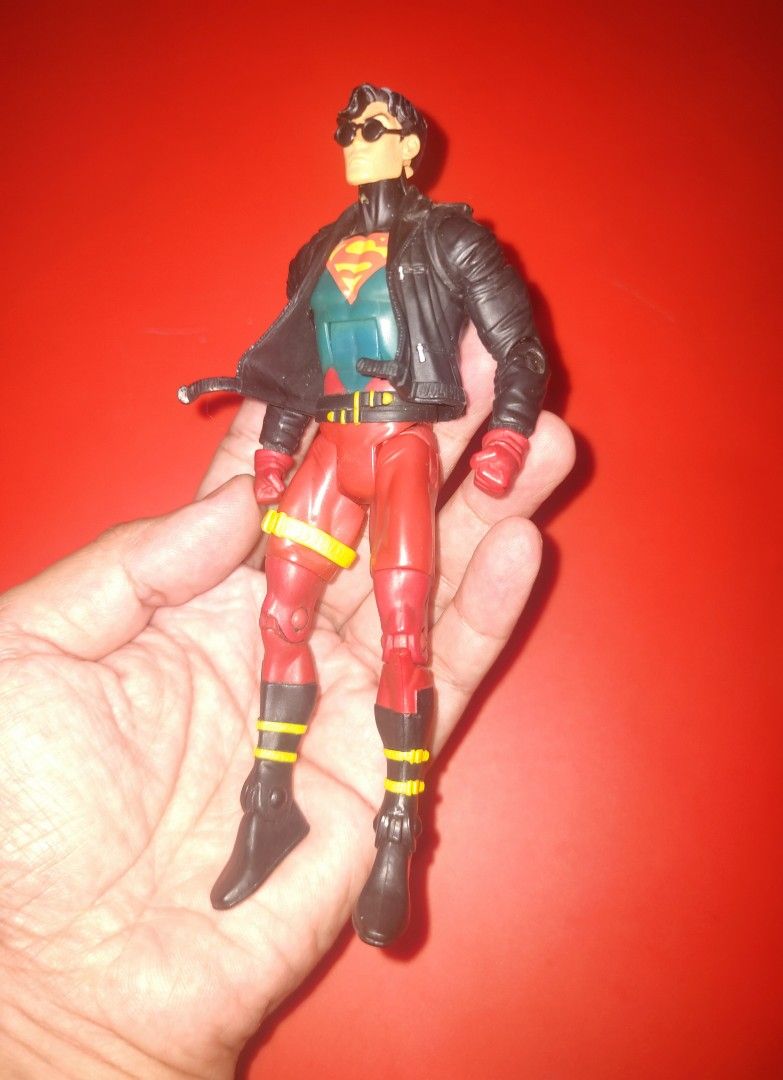 DCUC 2010 Superboy (Category: Figurines & Statues) located in Quezon City. Submitted by jayr_hobby_den (Listing ID 1395124699, Image 3). Description: - Superboy action figure - Features a black jacket and sunglasses - Red and black color scheme - Superman logo on chest and back Condition: Loose, complete and MINT. I can send you more pics upon request. Mode of Payment: 1. GCash 2. Meet-up - Fishermall Quezon City You schedule pick-up by Lalamove.