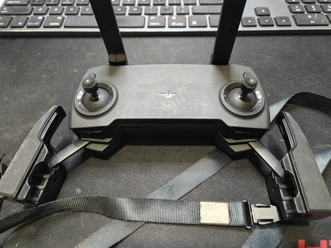 DJI Mini Controller (Category: Drones) located in Singapore. Submitted by harryyap (Listing ID 1395159360, Image 2). Description: Hey there! 👋 Selling my DJI Mini Controller. It has some signs of use, but it's fully functional and ready to go. Perfect for anyone looking to upgrade or replace their controller. Comes with the strap too! Feel free to ask any questions!.