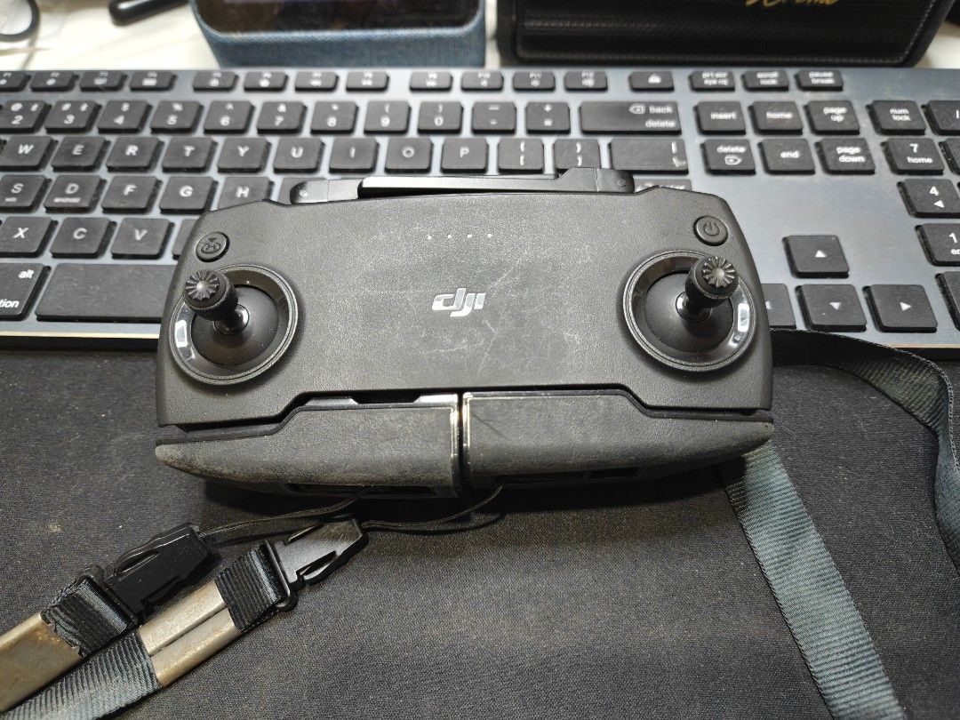 DJI Mini Controller (Category: Drones) located in Singapore. Submitted by harryyap (Listing ID 1395159360, Image 1). Description: Hey there! 👋 Selling my DJI Mini Controller. It has some signs of use, but it's fully functional and ready to go. Perfect for anyone looking to upgrade or replace their controller. Comes with the strap too! Feel free to ask any questions!.