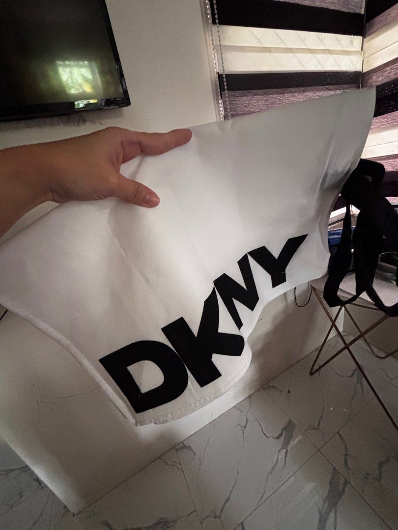 DKNY Handbag with Paisley Design (Category: Luxury Bags & Wallets) located in San Pablo. Submitted by aceastra (Listing ID 1395034922, Image 2). Description: New arrival from US! Bnew and sealed dust bag included Free SF! 💕 - DKNY handbag - Stylish paisley pattern - Top handle design - DKNY logo on front - Made of sturdy material - Includes DKNY dust bag - Great for everyday use.