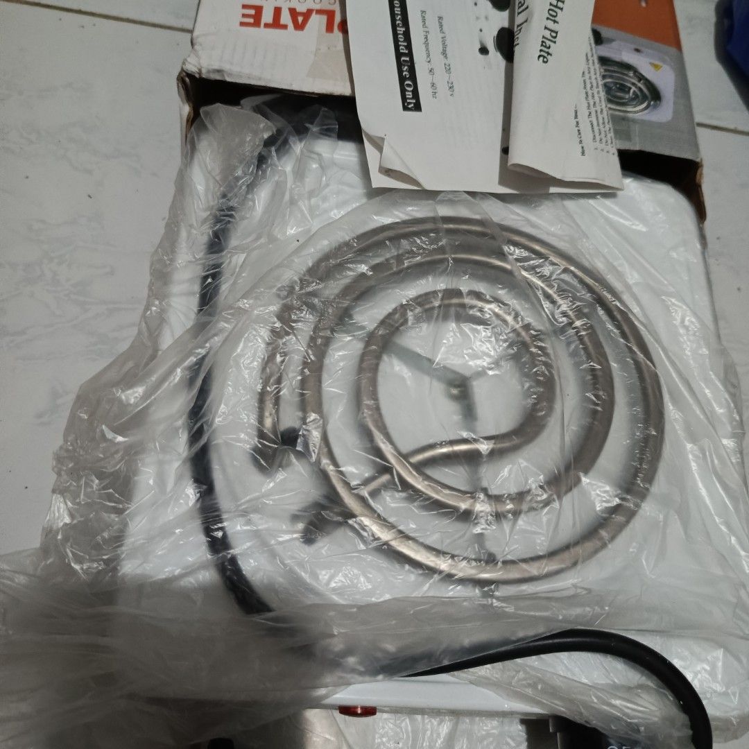 Electric hot plate stove (Category: Cookware & Accessories) located in Cabanatuan. Submitted by a3declutterco (Listing ID 1380295662, Image 3). Description: Brand new. Working. Na stock lang, never ginamit. need to declutter dumadami na ang gamit sa bahay..