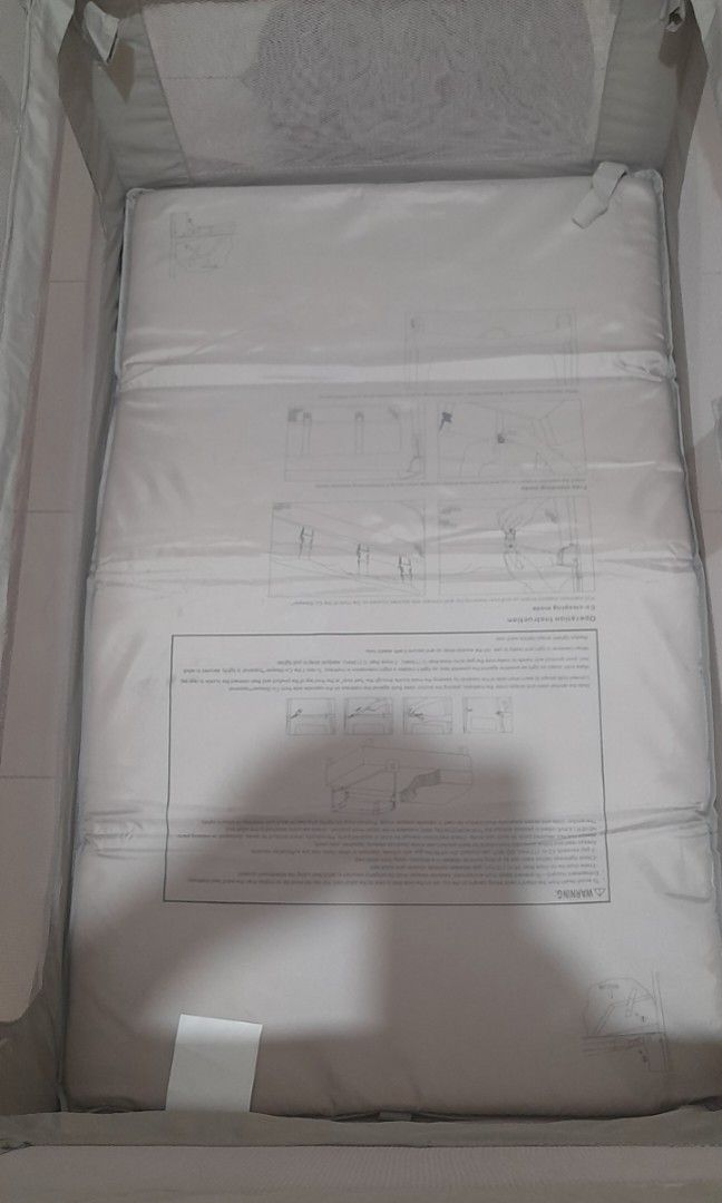 Foldable crib (Category: Cots & Cribs) located in Mandaluyong City. Submitted by .prelovedbymitch (Listing ID 1395138106, Image 3). Description: wala na po cushion, wala na rin yung ibabaw , canopy na lang u can take it anywhere bought for 10k actually, selling low.