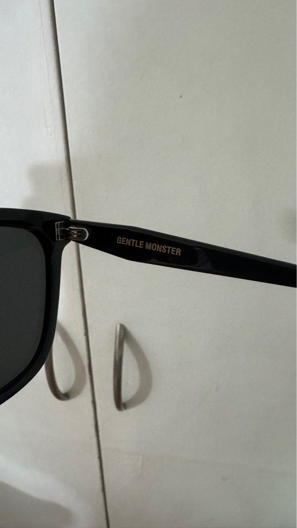 GENTLE MONSTER Palette Sunnies (Category: Sunglasses & Eyewear) located in Manila. Submitted by chescapades (Listing ID 1395026039, Image 3). Description: Original. Bought in Korea 2023 Barely used since it doesn’t fit my nose..