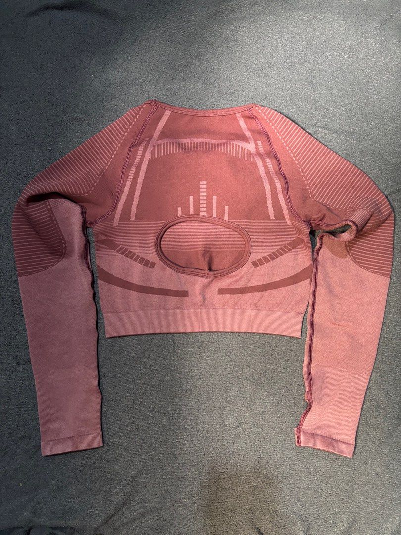 Gymshark Seamless Crop Top - Mauve (Category: Activewear) located in Caloocan City. Submitted by sherry_va (Listing ID 1394997393, Image 3). Description: - Gymshark seamless crop top - Color: Mauve - Size: Small - Features: Long sleeves with thumb holes, crew neck - Material: 54% nylon, 38% polyester, 8% elastane - Includes Gymshark logo.