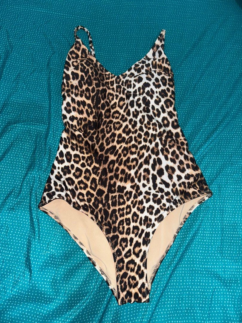H&M leopard print one piece swimsuit (Category: Bikinis & Swimsuits) located in Quezon City. Submitted by ja.layug (Listing ID 1395052609, Image 1). Description: .