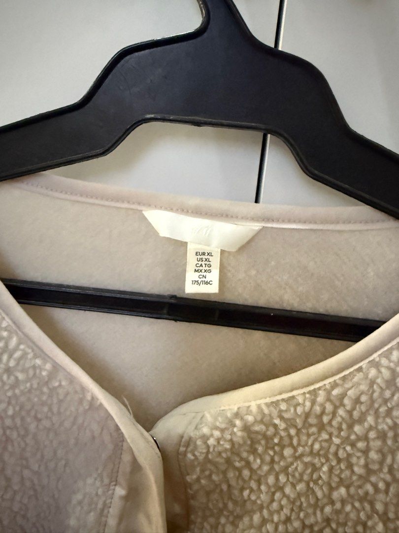 H&M Teddy Jacket - XL (Category: Coats, Jackets and Outerwear) located in Antipolo. Submitted by ohitsjoana (Listing ID 1395065986, Image 2). Description: - H&M Teddy Jacket - Size: XL - Features: - Button-up front - Soft, textured exterior - Neutral color - Round neckline - Long sleeves - Perfect for layering..