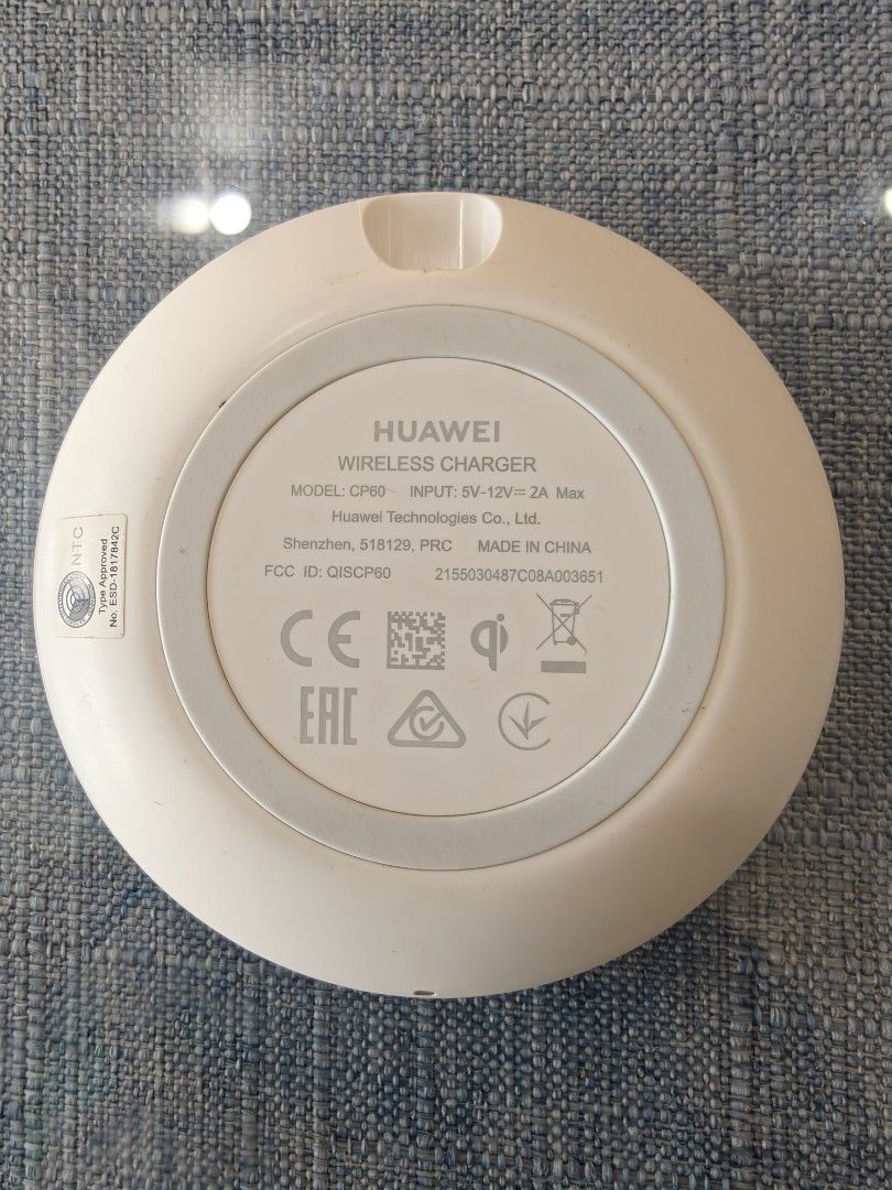 Huawei Wireless Charger (Category: Chargers & Cables) located in Pasig City. Submitted by phonefanatic (Listing ID 1394986028, Image 2). Description: Huawei Wireless Charger Unused.