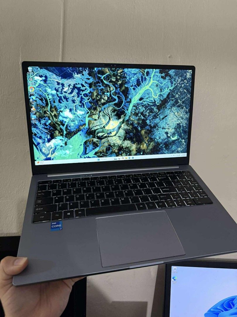 Huwia Laptop (Category: Laptops & Notebooks) located in Manila. Submitted by lhainelovi71994 (Listing ID 1395111323, Image 2). Description: Huwia Laptop I7 12th gen Intel iris XE graphics 32gb ram 1TB nvme Windows 11 pro OS Unit with charger Honest issue : yung speaker hindi Nag uupdate & yung trackpad naman nag goghost touch Selling low price 💸 12,000 Good specs no issue sa performance Location: San Andres bukid manila Pick up or meet up.