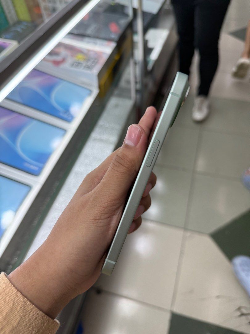 iPhone 15 128GB Factory Unlock No Issue Secondhand (Category: iPhone 15 Series) located in Pasig City. Submitted by FarAndRayShop (Listing ID 1395046786, Image 2). Description: OPEN FOR SWAP/SELLING/BUYING (RFS: Buy and Sell) Price: 29,499 iPhone 15 128GB •Factory Unlock •NO HIDDEN ISSUES •TEST TO SAWA •Authentic Phone Physical store in Greenhills Shopping Center XE-12 Stall Number Look For Rayray Or Anika NO CASH INSTALLMENT We are open also for