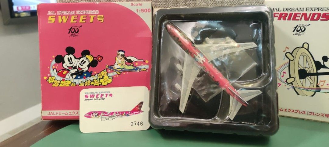 JAL Dream Express Friends & Sweet 號1:500 迪士尼百年紀念飛機模型