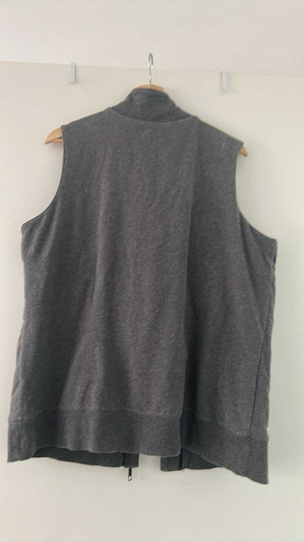 Lands' End Vest (Category: Women's Clothes) located in Melbourne. Submitted by ecochicka (Listing ID 1395147028, Image 2). Description: marked a size large.