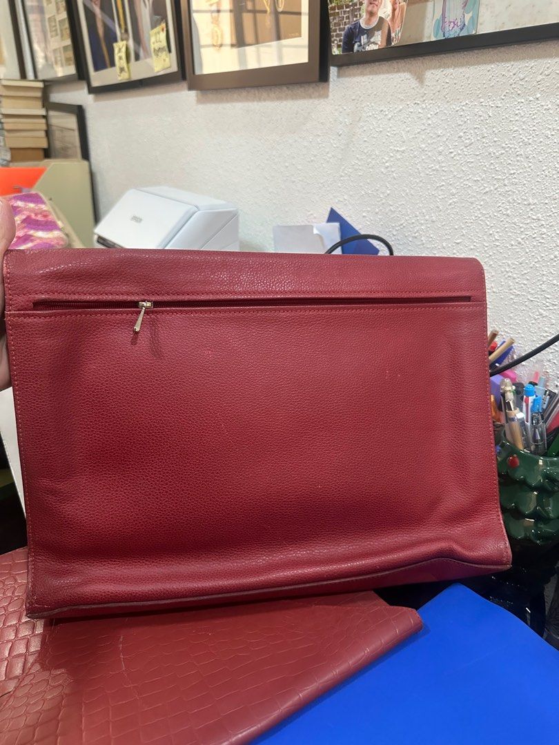 Longchamp Laptop Bag (Category: Luxury Bags & Wallets) located in Quezon City. Submitted by duathlete035 (Listing ID 1395026613, Image 2). Description: .